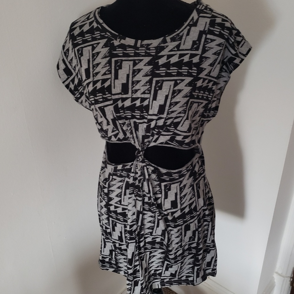 Tunic with cutout midriff NWT